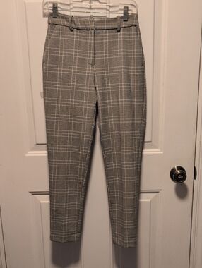 H&M White Waistband Detail with Black Interior